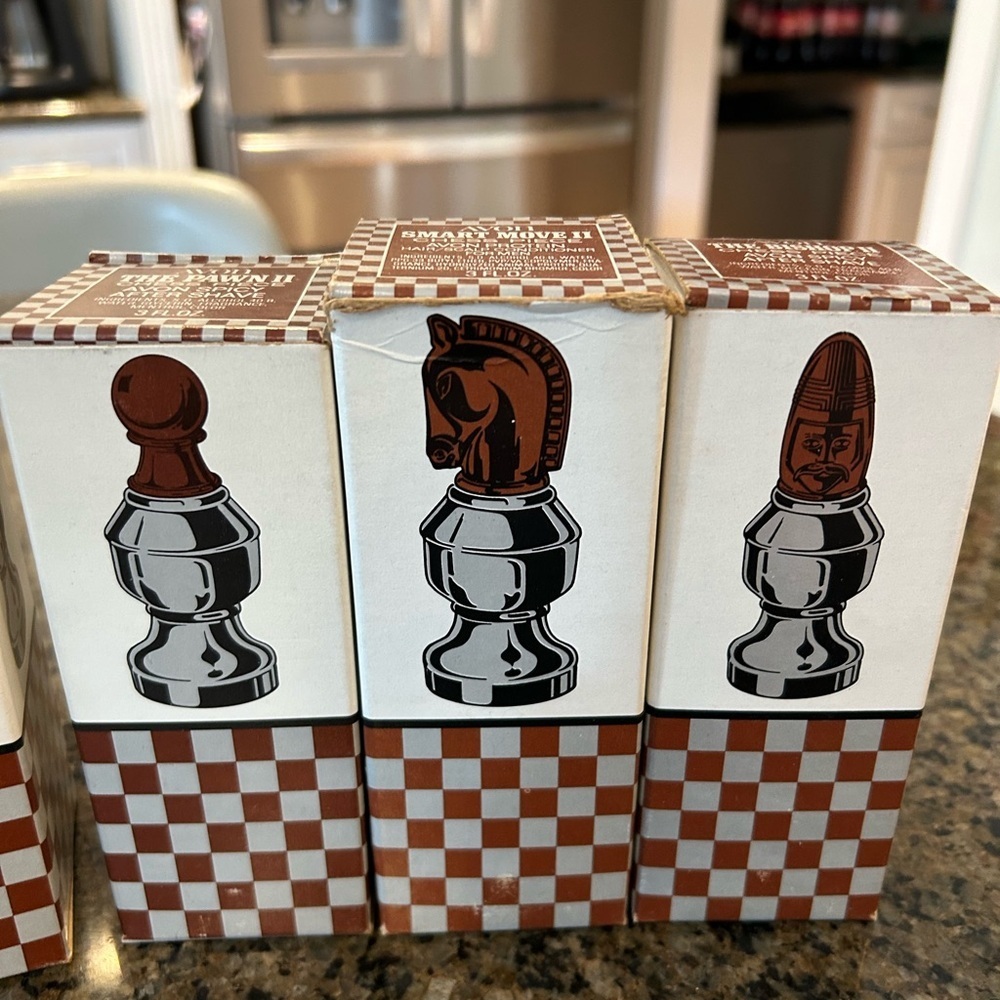 Avon Chess Men’s Spicy After Shave (6 items 3 oz each) In Boxes with After Shave - Picture 5 of 10
